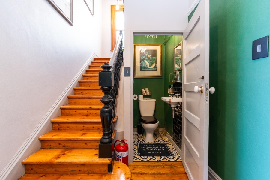 4 Bedroom Property for Sale in Oranjezicht Western Cape